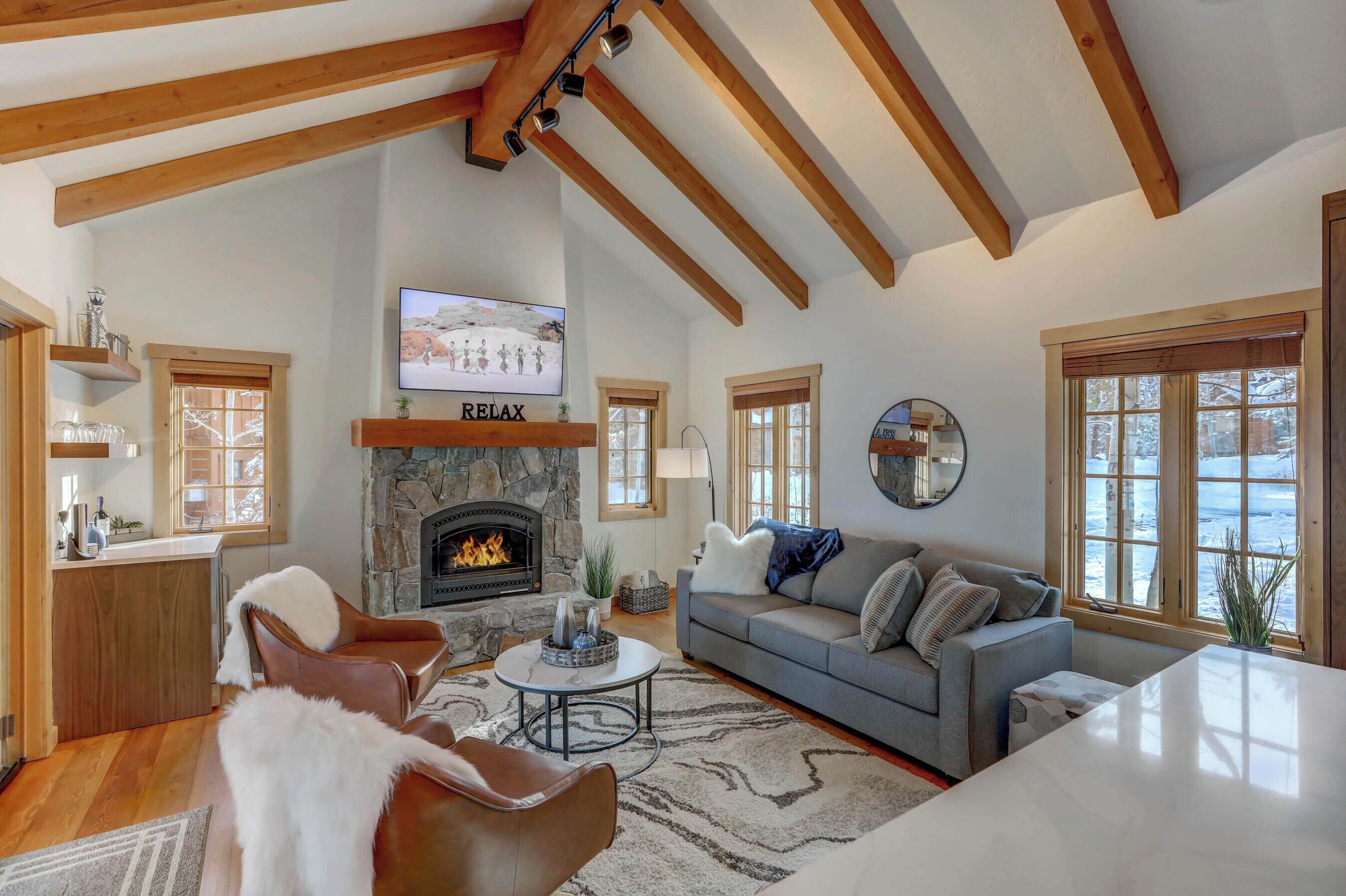 Smart TV, fireplace