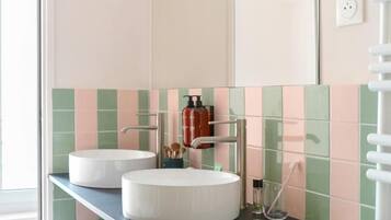 Appartement 02 | Baño | Artículos de higiene personal gratuitos, secador de pelo y toallas