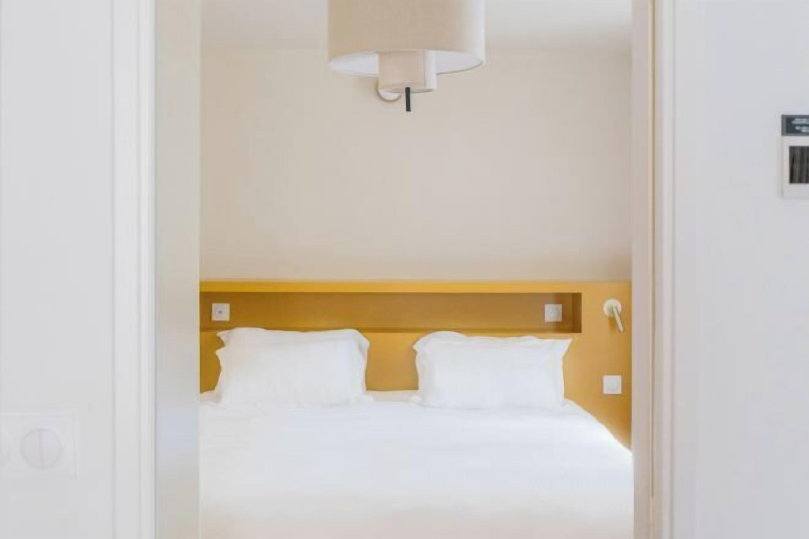 Äänieristys, silitysrauta/-lauta, ilmainen Wi-Fi, vuodevaatteet