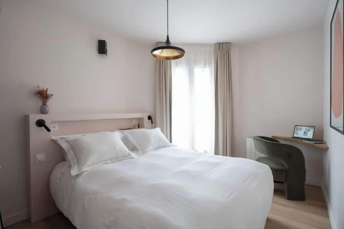 Soundproofing, iron/ironing board (on request), WiFi (free), bed sheets