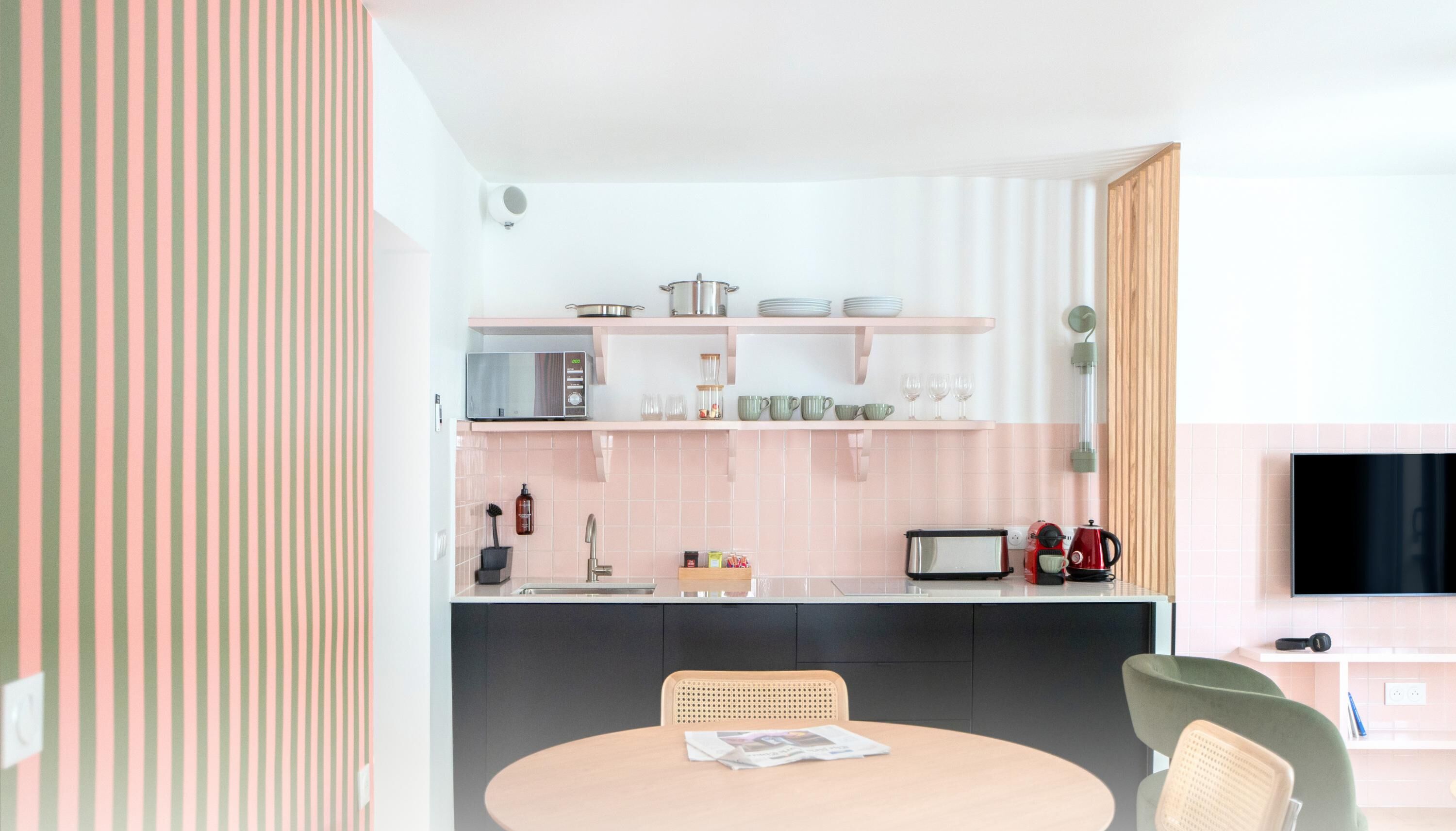Appartement 02 | Private kitchen | Mini-fridge, microwave, stovetop, dishwasher