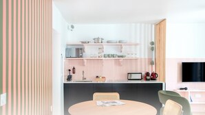 Appartement 02 | 私人厨房 | 迷你冰箱、微波炉、炉灶、洗碗机