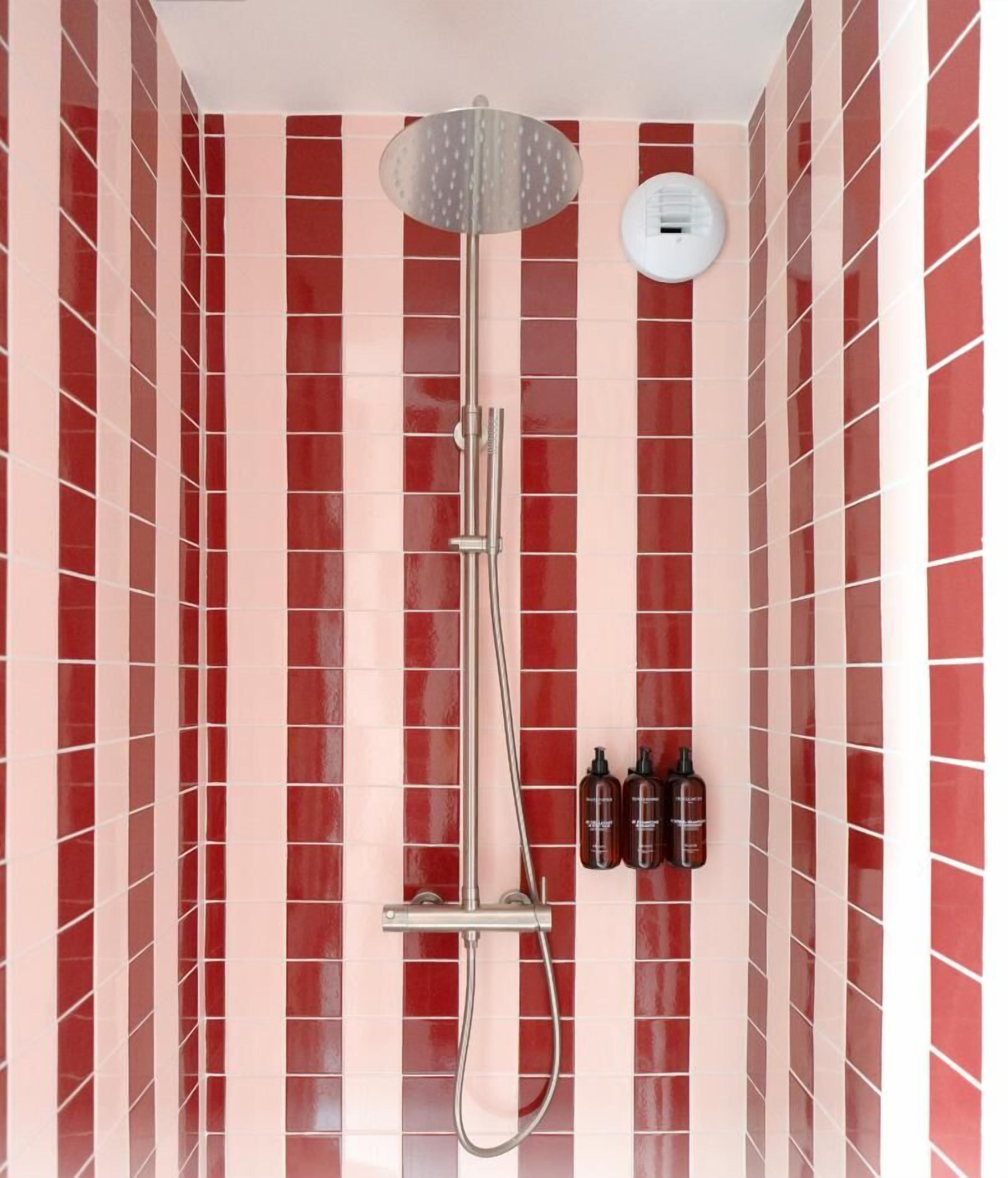 Basic Apartment | Bathroom