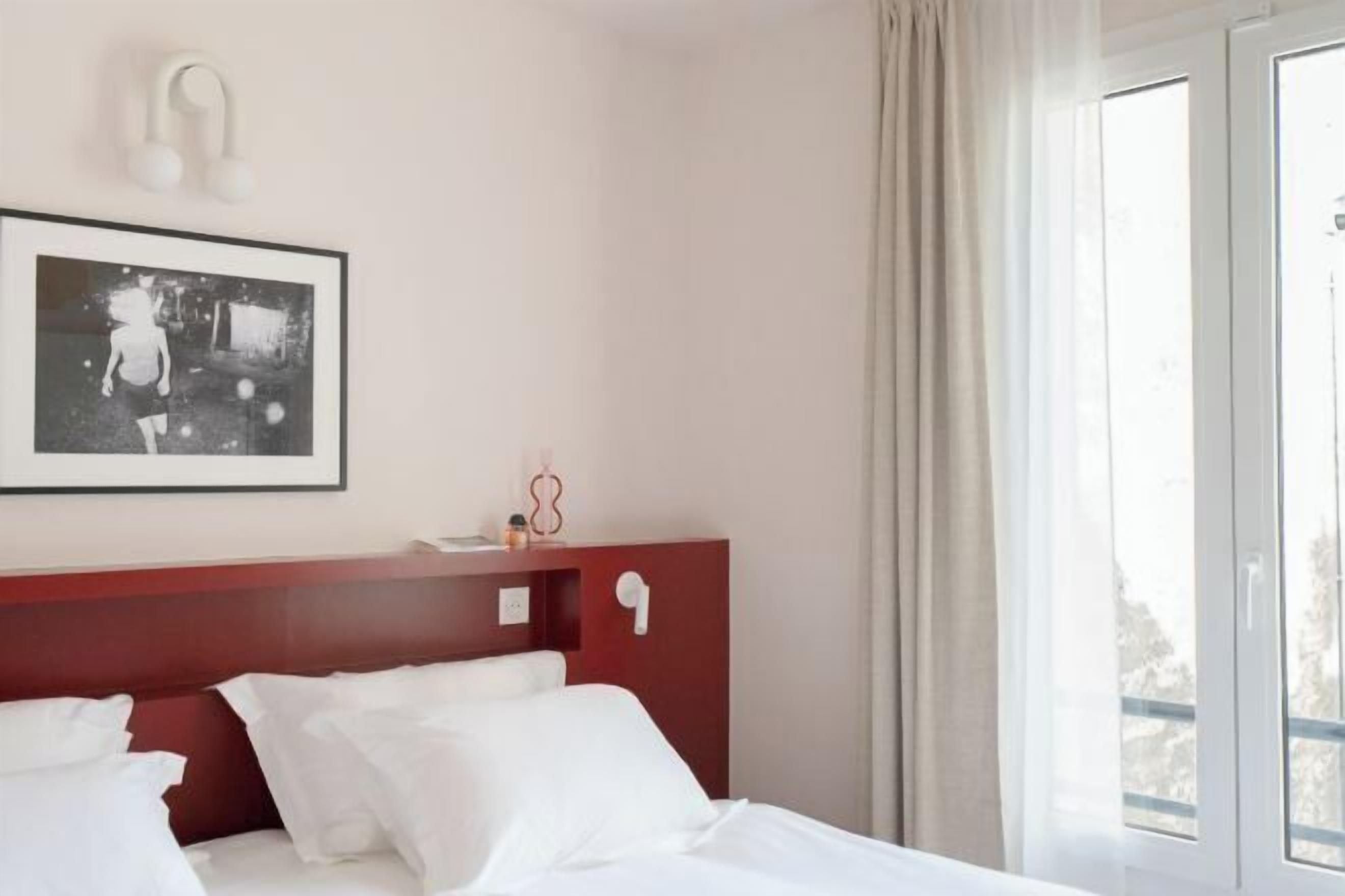 Äänieristys, silitysrauta/-lauta, ilmainen Wi-Fi, vuodevaatteet