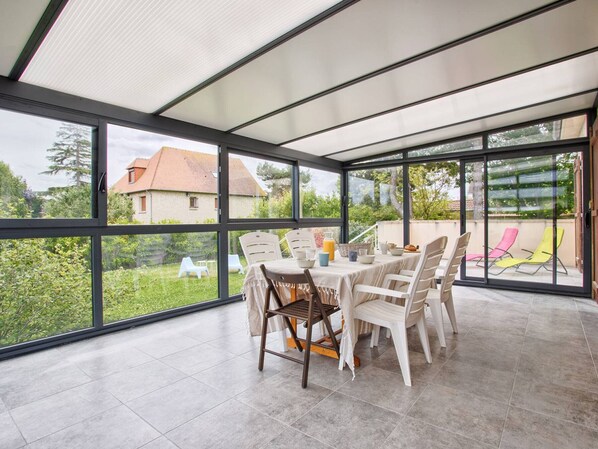 Dining - Family house in Merville-Franceville-Plage, near the beach (Merville-Franceville-Plage)