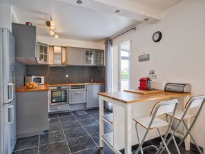 Fridge, oven, dishwasher, coffee/tea maker - Family house in Merville-Franceville-Plage, near the beach (Merville-Franceville-Plage)