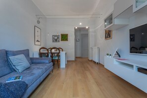 อพาร์ทเมนท์ | บริเวณนั่งเล่น | ทีวี 35 นิ้ว พร้อมช่องดิจิตอล