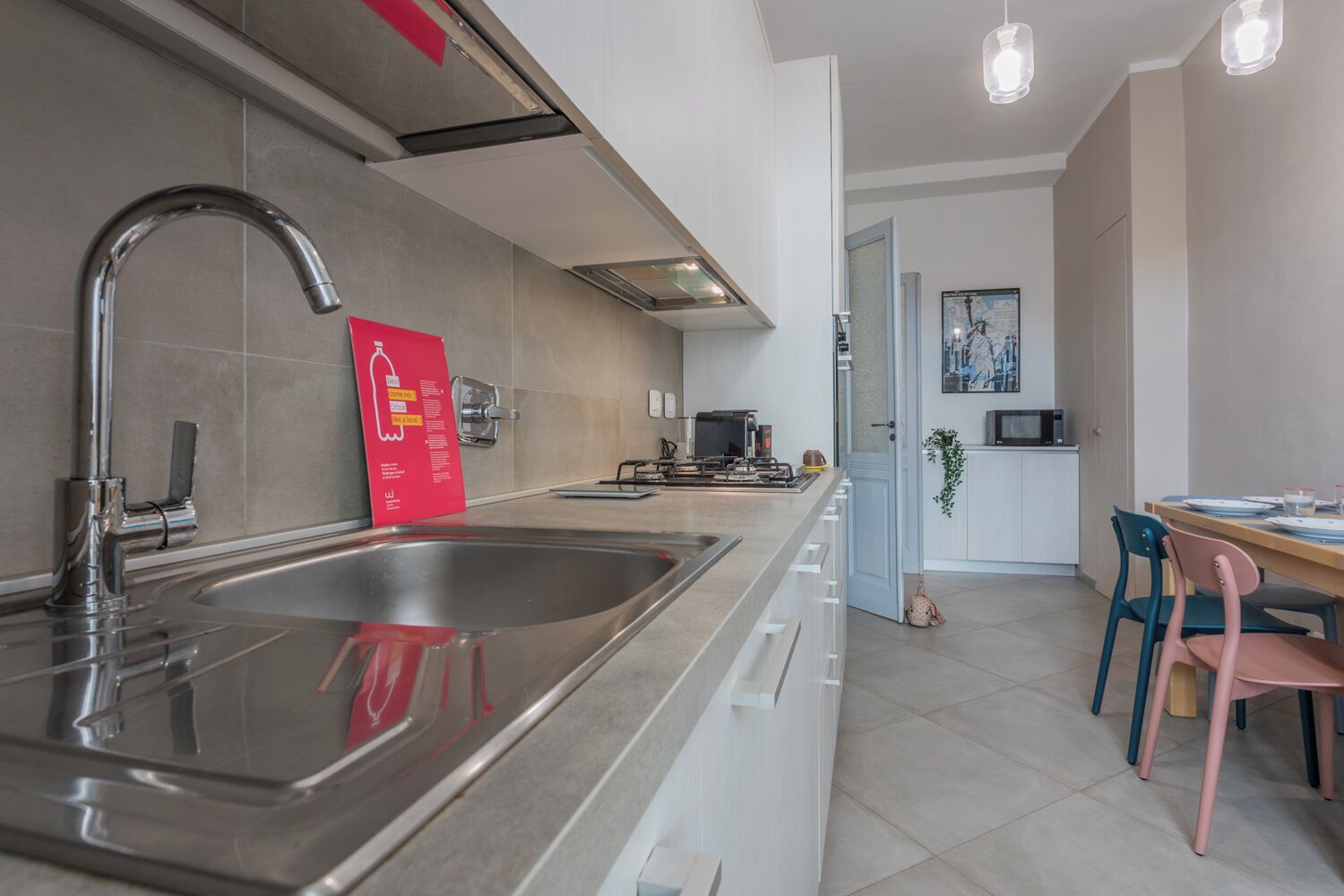 Appartement | Privékeuken | Een koelkast, een magnetron, een oven, een kookplaat
