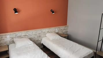 3 bedrooms, bed sheets