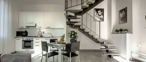 Apartment | Eigene Küche | Großer Kühlschrank, Mikrowelle, Herdplatte