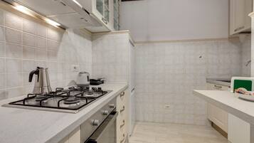 Apartment | Private kitchen | Full-size fridge, microwave, oven, stovetop