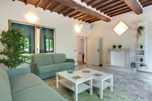 อพาร์ทเมนท์ | บริเวณนั่งเล่น | ทีวีจอแบน