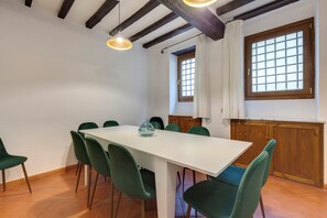 Apartment | Wohnbereich | Flachbildfernseher