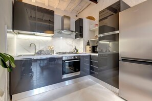 Căn hộ | Bếp nhỏ riêng | Tủ lạnh, lò vi sóng, lò nướng, bếp nấu