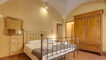 Espace de travail pour ordinateur portable, fer et planche à repasser