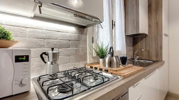 Apartment | Eigene Küche | Großer Kühlschrank, Mikrowelle, Ofen, Herdplatte