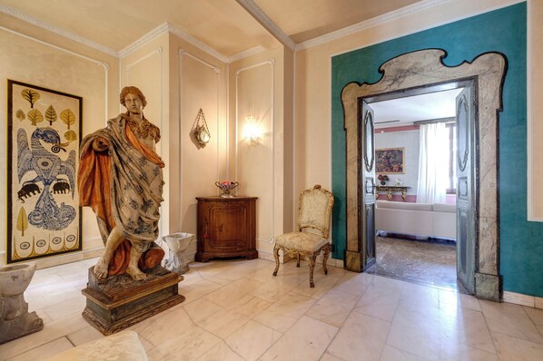 Interior entrance - Mamo Florence - Fiorenza Historical Apartment (Florence)