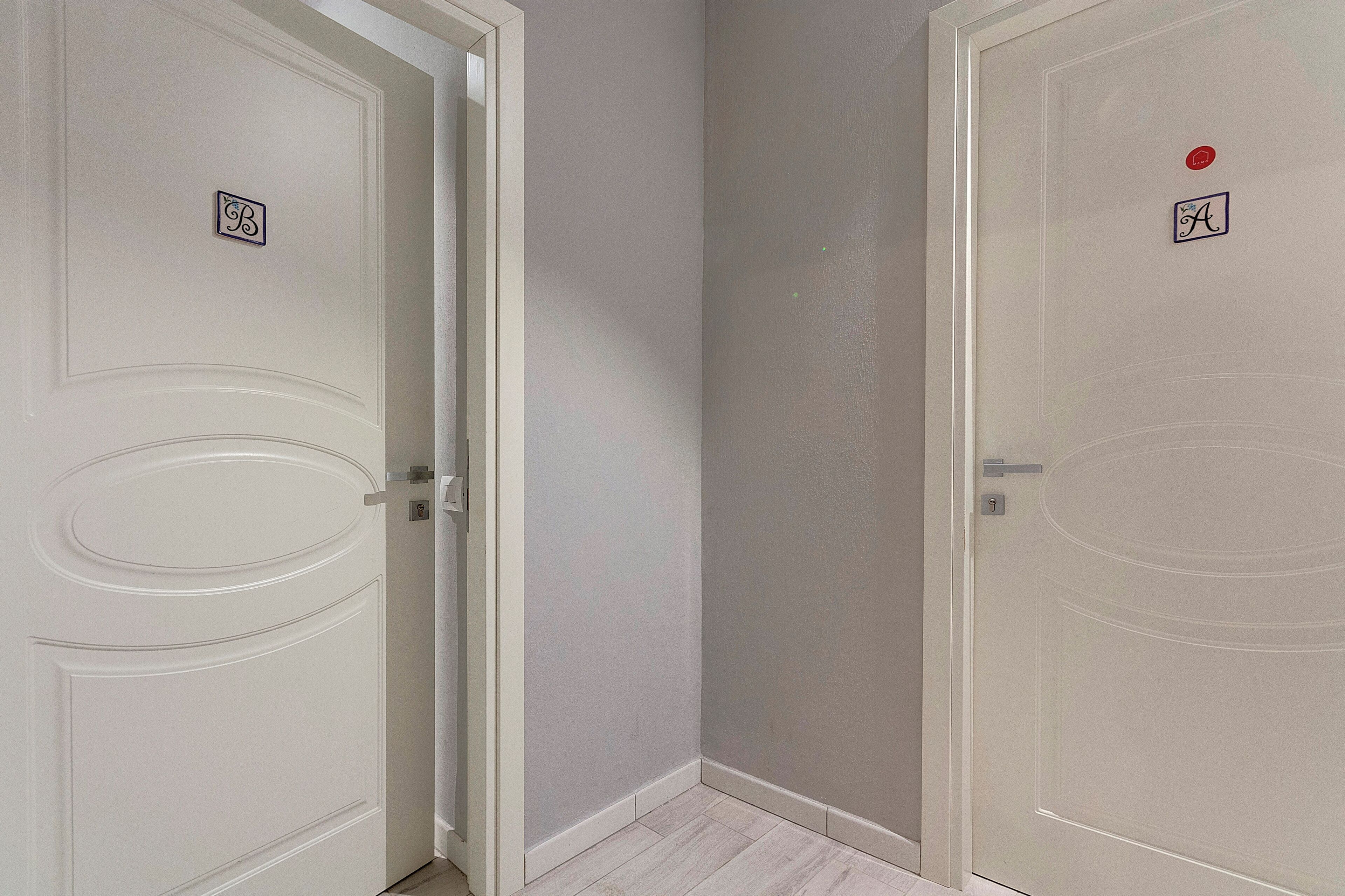 A hallway with two doors, each marked with a letter.
