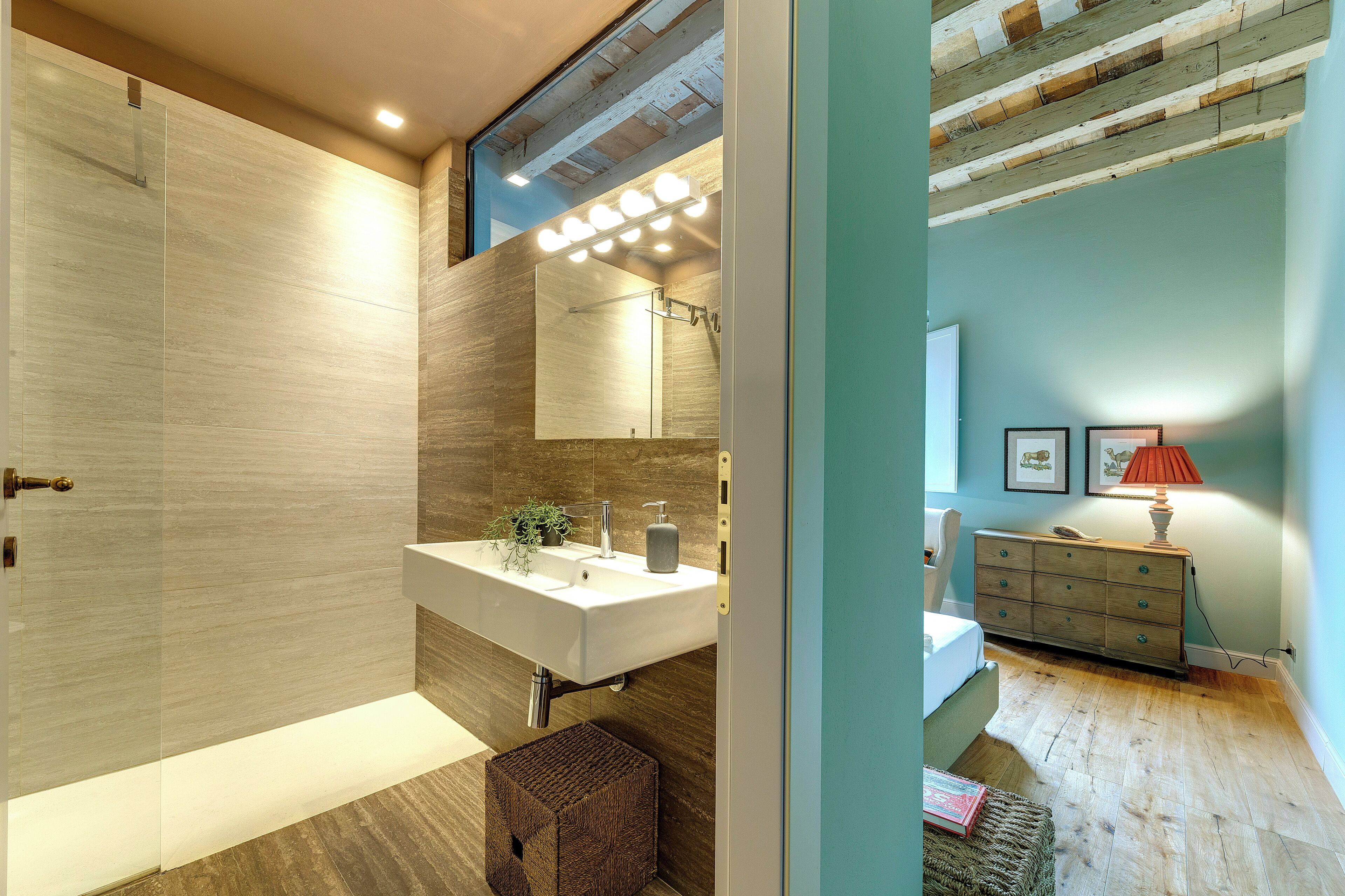 Apartment | Bathroom | Hair dryer, bidet, towels, toilet paper