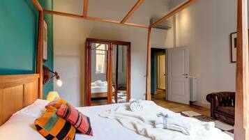 Apartment | 3 bedrooms, laptop workspace, iron/ironing board, free WiFi