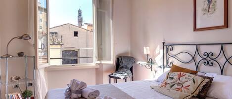 Leilighet | 2 soverom, skrivebord for bærbar PC og strykejern/-brett