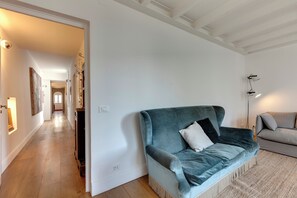 Departamento | Área de sala de estar | Televisión de pantalla plana de 24 pulgadas con canales digitales 