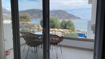 Deluxe Studio, Sea View, Beachfront | Balcony