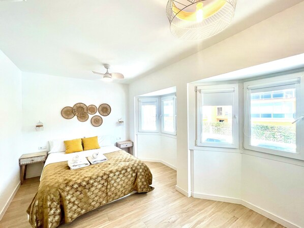 3 bedrooms, iron/ironing board, WiFi, bed sheets - Villa Pedregalejo Beach (Málaga)