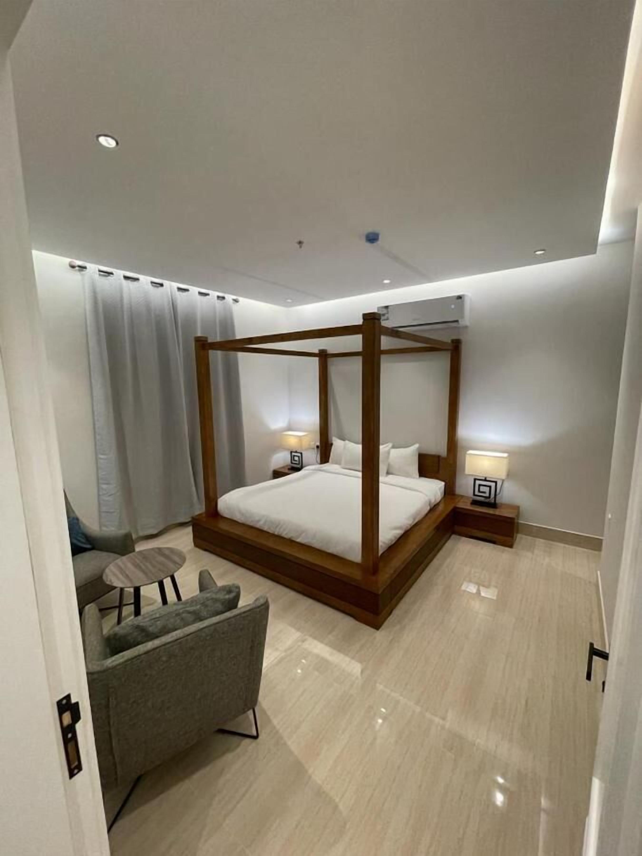 Classic Apartment | 3 bedrooms, soundproofing, iron/ironing board, free WiFi