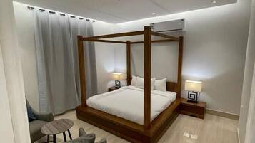 Classic Apartment | 3 bedrooms, soundproofing, iron/ironing board, free WiFi