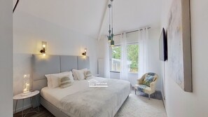 5 quartos, ferros/tábuas de passar roupa, Wi-Fi, roupa de cama