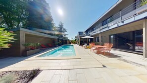 Piscina externa, piscina aquecida