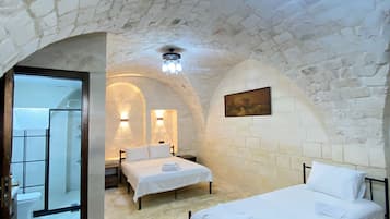 101 GÖBEKLI TEPE | Minibar, decoración personalizada, muebles diferentes y escritorio