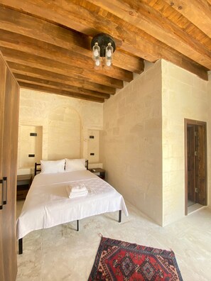 107 KURT TEPE | Minibar, individually decorated, individually furnished, desk - Sefertepe Hotel (Sanliurfa)
