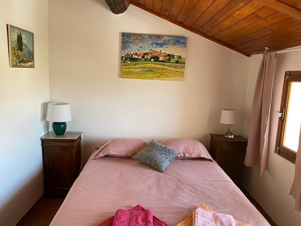 2 chambres, fer et planche à repasser, Wi-Fi, draps fournis