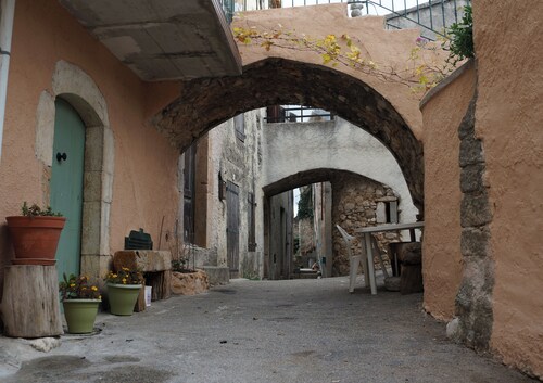 Le Castelet de Montmeyan Apartment near the lakes 