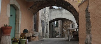 Le Castelet de Montmeyan Apartment near the lakes 