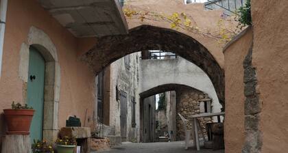 Le Castelet de Montmeyan Apartment near the lakes