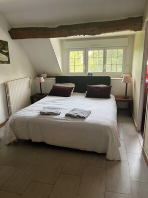 6 bedrooms, travel cot, free WiFi, bed sheets - LA GUIRTELLE 12/14 PERS HEATED PRIVATE POOL (Lainsecq)