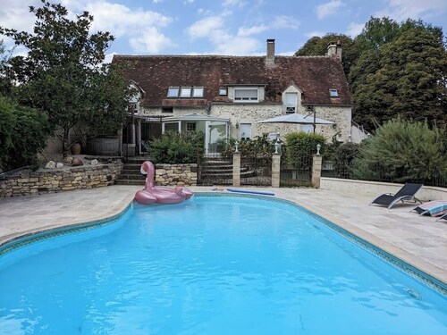 LA GUIRTELLE 12/14 PERS HEATED PRIVATE POOL