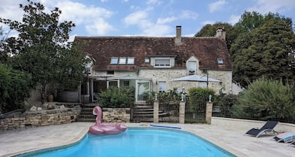 LA GUIRTELLE 12/14 PERS HEATED PRIVATE POOL