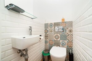 Hair dryer, towels