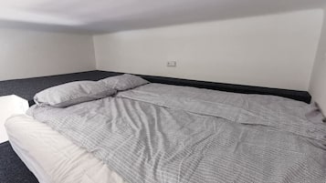 1 dormitorio, tabla de planchar con plancha, wifi gratis y ropa de cama