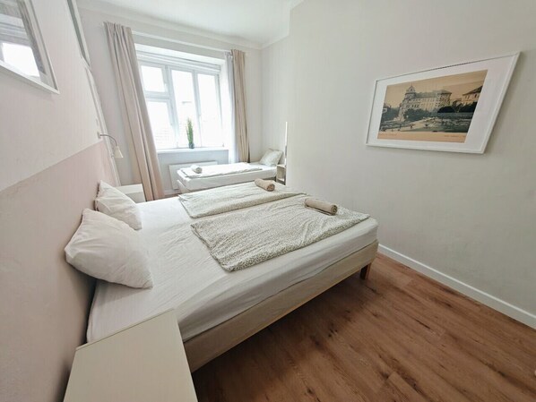 2 bedrooms, iron/ironing board, free WiFi, bed sheets