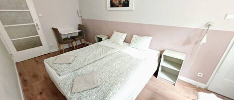 2 habitaciones, tabla de planchar con plancha y wifi gratis