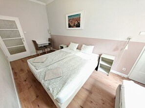 2 chambres, fer et planche à repasser, Wi-Fi gratuit, draps fournis