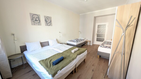 2 bedrooms, iron/ironing board, free WiFi, bed sheets