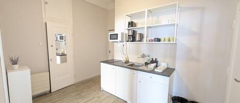 冷蔵庫、電子レンジ