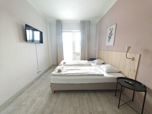Iron/ironing board, free WiFi, bed sheets
