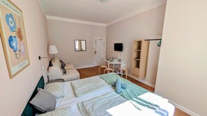 2 bedrooms, iron/ironing board, free WiFi, bed sheets